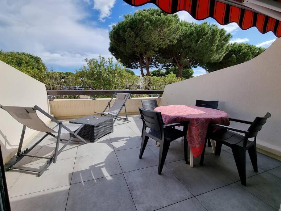 En Bord De Mer, Avec Grande Terrasse Et Climatisation Le Grau-du-Roi Luaran gambar